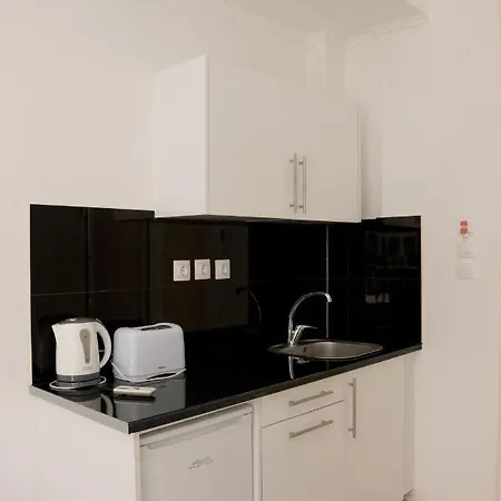 קאבוס Jessica'S Studios & Apartments מראה חיצוני תמונה