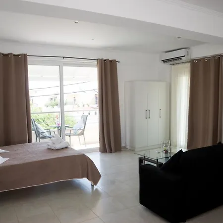 קאבוס Jessica'S Studios & Apartments מראה חיצוני תמונה